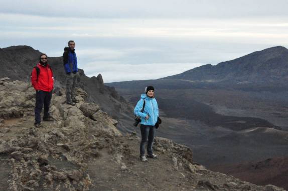 Observando a paisagem no topo do vulcão Haleakala, em  Maui, no Havaí